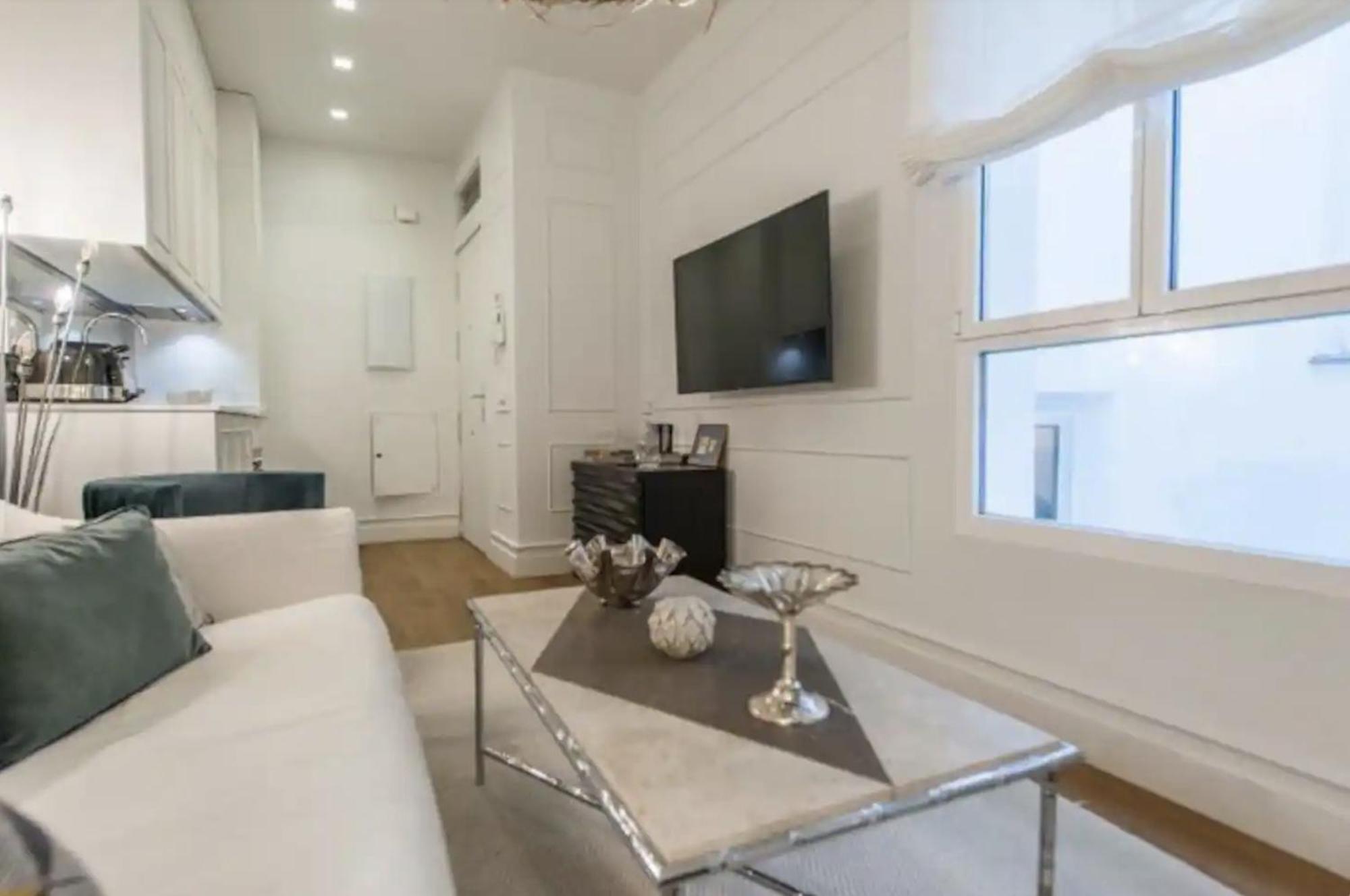 Apartamento De Lujo En Neptuno Appartement Madrid Buitenkant foto